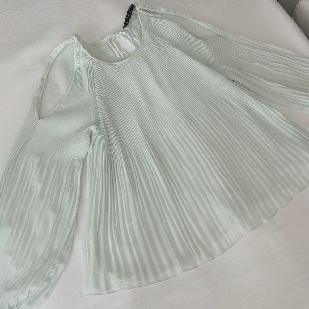 Zara Light Mint Green Pleated Blouse L keyhole sleeves